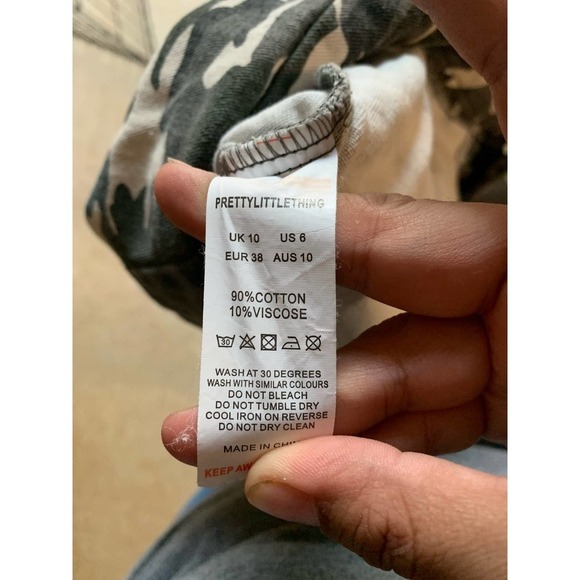 pretty Little thing Grey Camo print cargo pants size 6 - Picture 8 of 11